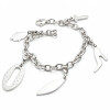 Náramek s přívěsky ve stříbrné barvě, módní design s motivy obuvi a ženské siluety, kód produktu: 7NB11139.