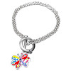 Náramek s barevným motýlem a stříbrnou barvou, elegantní design pro každodenní nošení.